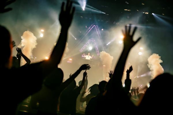 ビッケブランカ、音楽性の幅広さと新鮮味を証明した『FATE TOUR 2147』ファイナルで全18曲披露