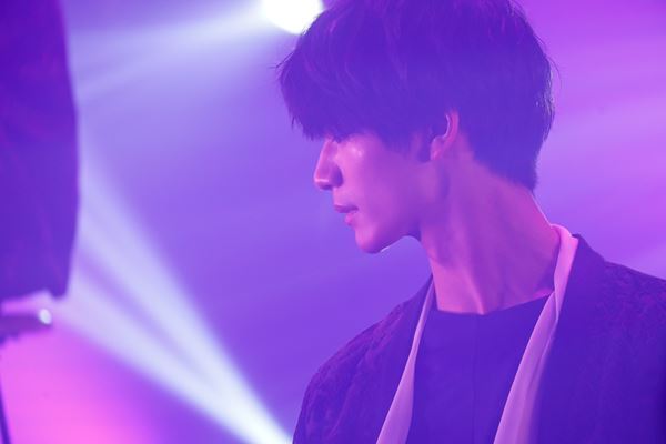 更なる成長と挑戦を見せつけた圧巻のステージ「原因は自分にある。」配信ライブレポート