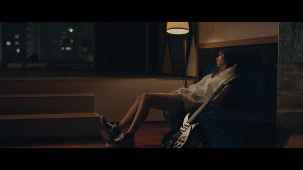 乃木坂46、乃木團以来のバンド編成曲「泥だらけ」MV公開