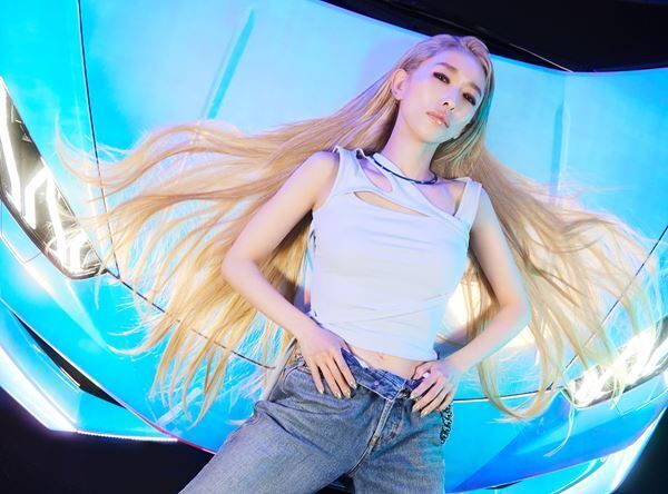 加藤ミリヤ、新曲「LIE LIE LIE」配信スタート　ランボルギーニに寝そべる新アー写公開