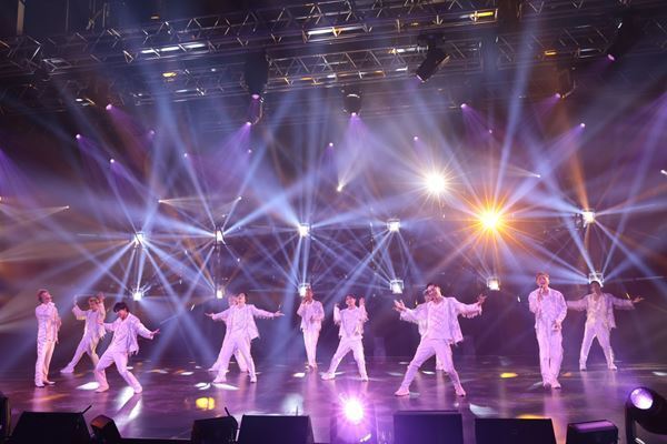 EXILE TRIBE総勢8組60名が大晦日に集結、この日ならではのコラボも飛び出したカウントダウン公演