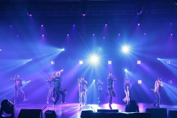 EXILE TRIBE総勢8組60名が大晦日に集結、この日ならではのコラボも飛び出したカウントダウン公演