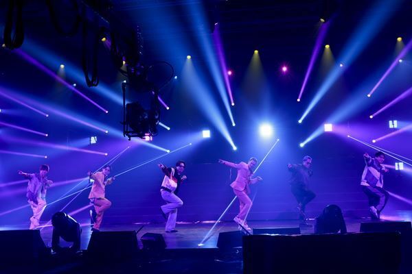 EXILE TRIBE総勢8組60名が大晦日に集結、この日ならではのコラボも飛び出したカウントダウン公演