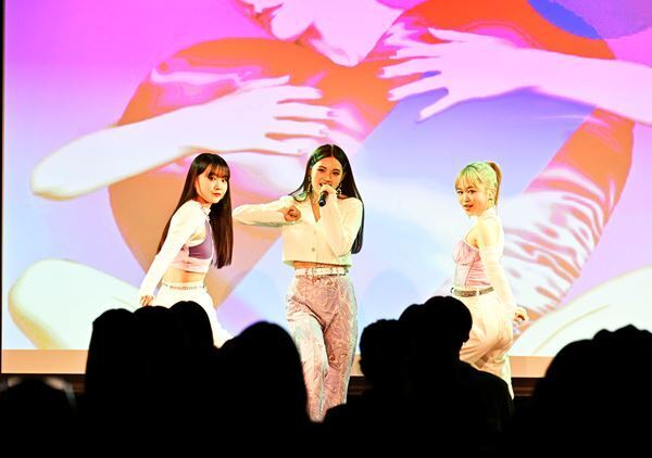 LDH発のガールズユニット・iScream、1stアルバム発売記念イベント開催「5年後までにドームツアーをしたい」