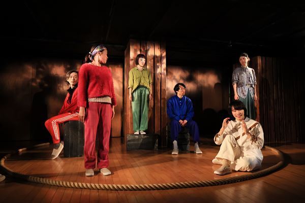 台本のない住民のリアルな声が創る劇世界　ブス会＊新作『The VOICE』開幕レポート