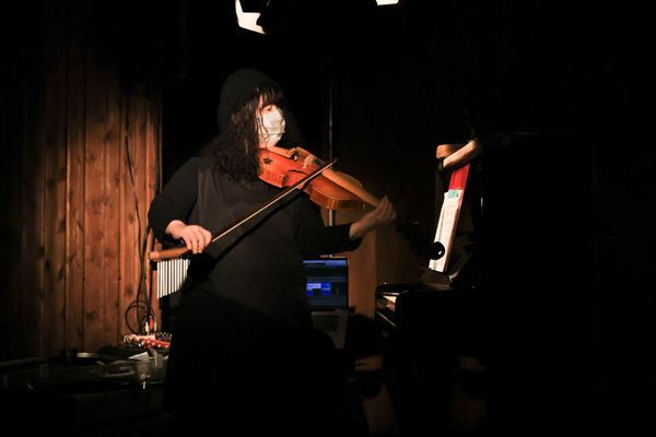 台本のない住民のリアルな声が創る劇世界　ブス会＊新作『The VOICE』開幕レポート