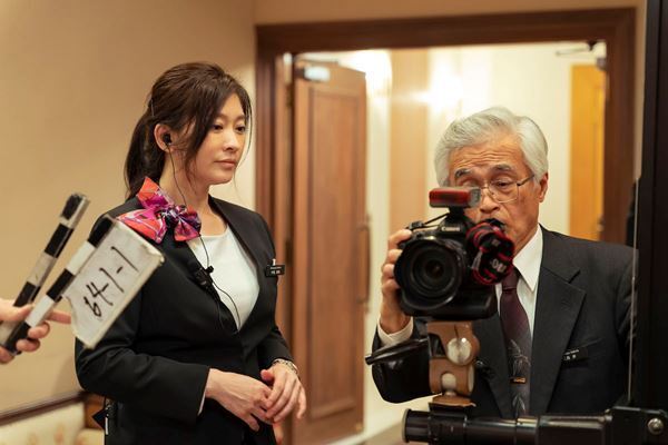 篠原涼子「本当に笑ってしまうくらいに面白いシーンがたくさん」 　『ウェディング・ハイ』撮影現場レポート＆メイキング写真公開