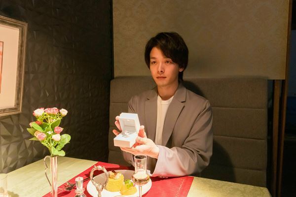 中村倫也＆関水渚、感動のプロポーズシーン　『ウェディング・ハイ』場面ショット＆オフショット公開