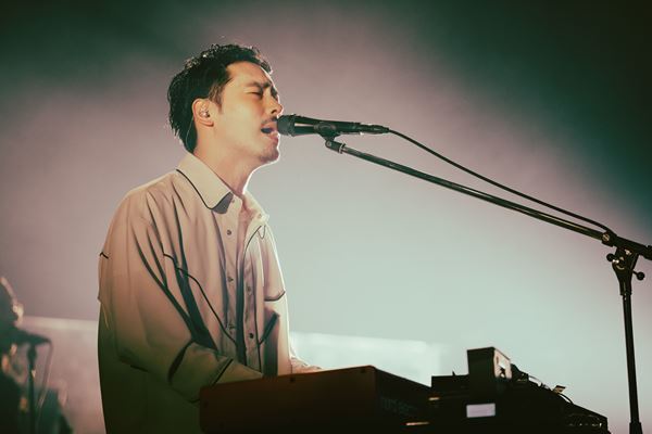 TENDRE、ツアーファイナルで盟友SIRUPがサプライズ登場＆「ENDLESS feat. SIRUP」を初披露