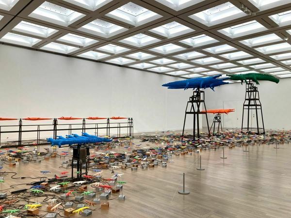 ワニが1100体超！その理由とは？ 『ワニがまわる タムラサトル』展示の様子をレポート！