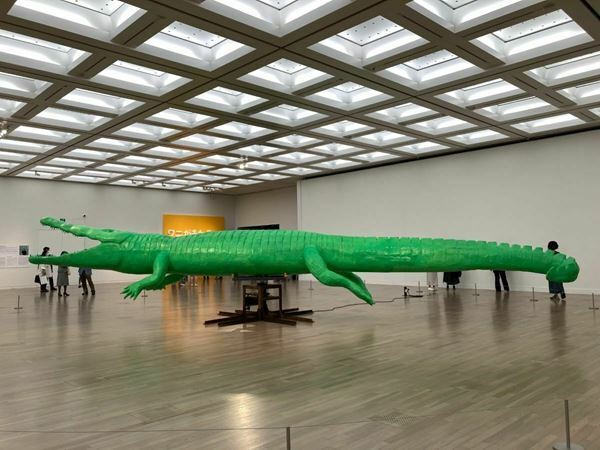 ワニが1100体超！その理由とは？ 『ワニがまわる タムラサトル』展示の様子をレポート！
