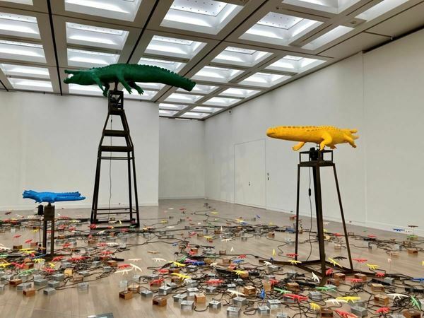 ワニが1100体超！その理由とは？ 『ワニがまわる タムラサトル』展示の様子をレポート！