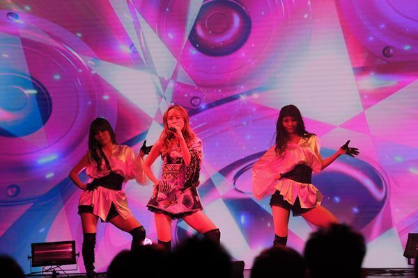 鈴木亜美、バースデーライブ『超激辛40倍』オフィシャルレポ　11年ぶりワンマンで涙「歌い出しから感動して」