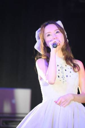 鈴木亜美、バースデーライブ『超激辛40倍』オフィシャルレポ　11年ぶりワンマンで涙「歌い出しから感動して」