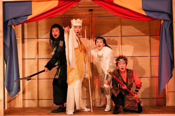 長塚圭史「どの土地も普段は見過ごしている物語に満ちている」　柄本時生、成河ら出演舞台『冒険者たち』開幕！