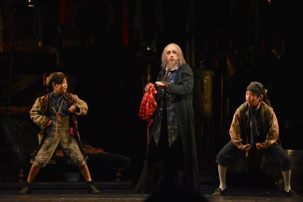 市村正親が長男・優汰と共演「不思議な気分」　ミュージカル『オリバー！』まもなく開幕へ