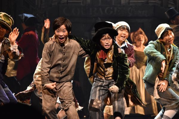 市村正親が長男・優汰と共演「不思議な気分」　ミュージカル『オリバー！』まもなく開幕へ