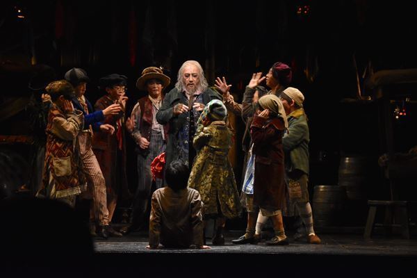 市村正親が長男・優汰と共演「不思議な気分」　ミュージカル『オリバー！』まもなく開幕へ