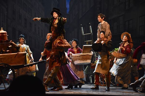 市村正親が長男・優汰と共演「不思議な気分」　ミュージカル『オリバー！』まもなく開幕へ