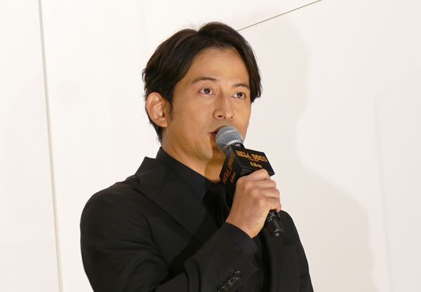 岡田准一、主演作『ヘルドッグス』は好みが分かれる？「本当にゼロか100か。とにかく熱く語っていただける映画」