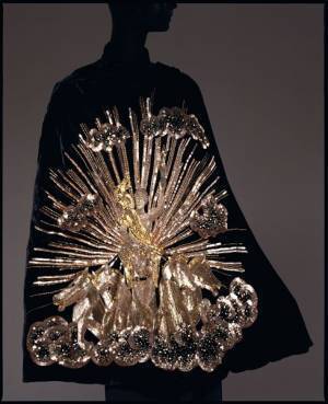 シュルレアリスムがモードに与えた影響とは？　展示「奇想のモード 装うことへの狂気、またはシュルレアリスム」開催迫る