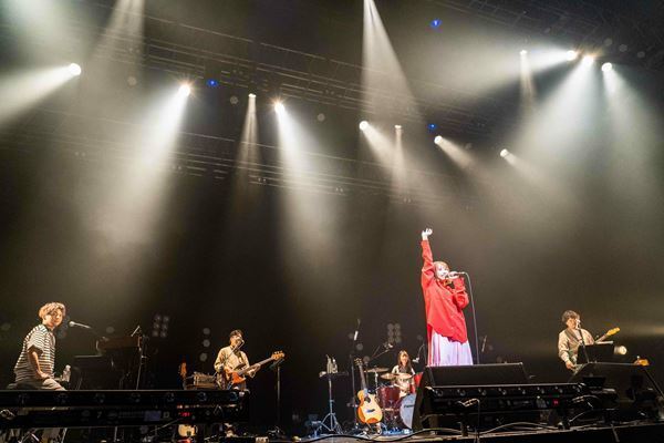 足立佳奈、8カ所9公演をまわる全国ツアー完走　タイトル未定の新曲を披露も