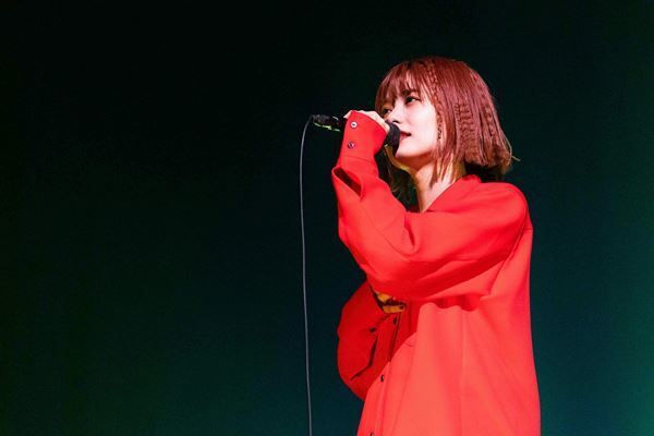足立佳奈、8カ所9公演をまわる全国ツアー完走　タイトル未定の新曲を披露も