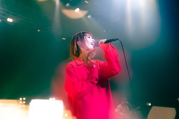 足立佳奈、8カ所9公演をまわる全国ツアー完走　タイトル未定の新曲を披露も