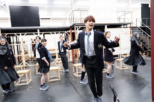 森崎ウィン、高橋颯ら出演の噂のミュージカル『ジェイミー』稽古場をのぞき見！