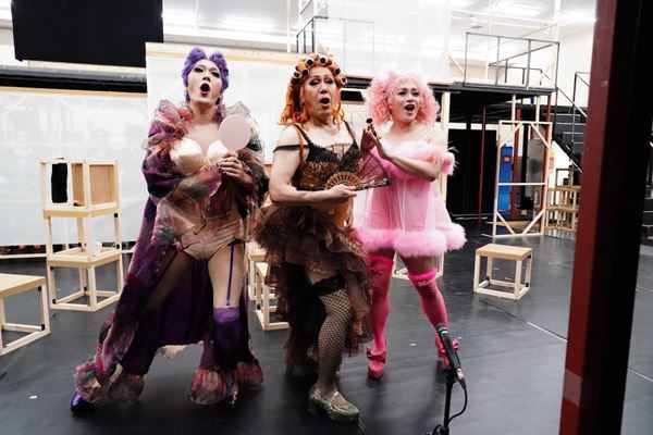 森崎ウィン、高橋颯ら出演の噂のミュージカル『ジェイミー』稽古場をのぞき見！