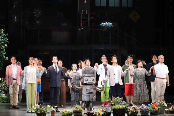 壊れかけのロボットと無気力な青年との心の交流描く 劇団四季ミュージカル『ロボット・イン・ザ・ガーデン』再び東京に