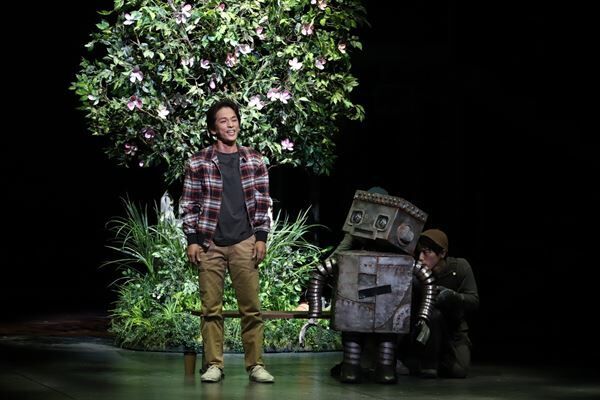 壊れかけのロボットと無気力な青年との心の交流描く 劇団四季ミュージカル『ロボット・イン・ザ・ガーデン』再び東京に