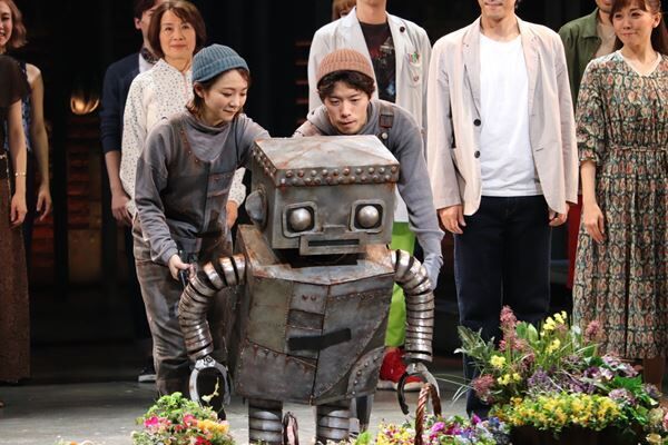 壊れかけのロボットと無気力な青年との心の交流描く 劇団四季ミュージカル『ロボット・イン・ザ・ガーデン』再び東京に