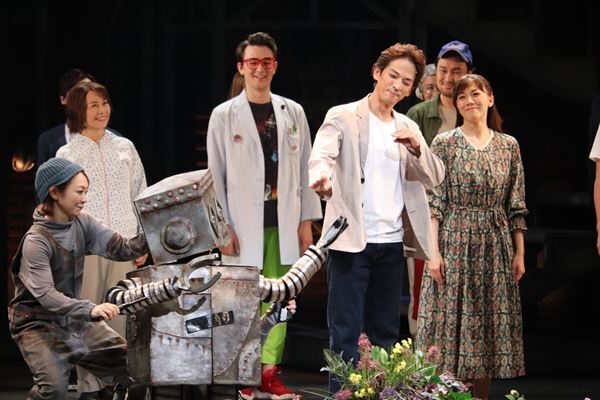 壊れかけのロボットと無気力な青年との心の交流描く 劇団四季ミュージカル『ロボット・イン・ザ・ガーデン』再び東京に