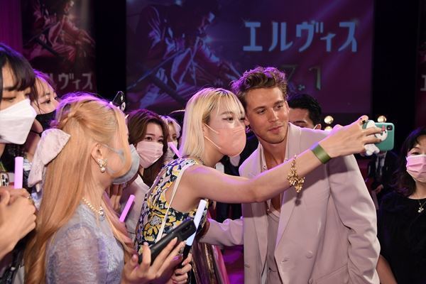 オースティン・バトラー＆バズ・ラーマン監督、待望の来日　『エルヴィス』ワールドツアーフィナーレイベントをレポート