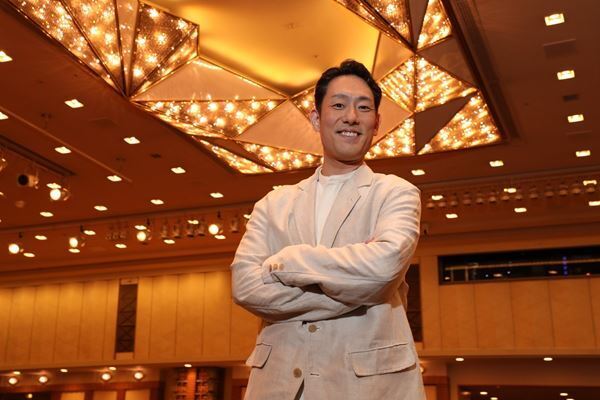 五感を揺さぶる朗読劇と銘打つ公演に、中村勘九郎が8歳の子どもになって登場。どんな驚きが待っているか！