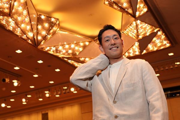 五感を揺さぶる朗読劇と銘打つ公演に、中村勘九郎が8歳の子どもになって登場。どんな驚きが待っているか！