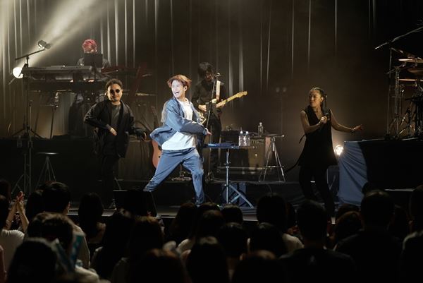 いまここにいる森崎ウィンを受け取って「MORISAKI WIN FIRST FLIGHT」ライブレポート