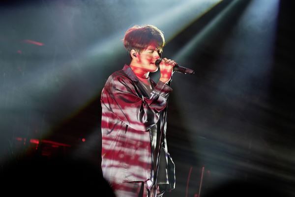 いまここにいる森崎ウィンを受け取って「MORISAKI WIN FIRST FLIGHT」ライブレポート