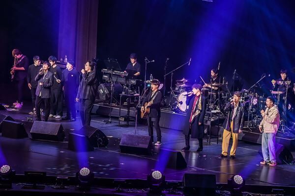 「音楽の力で大阪を元気に」大阪城ホールで倖田來未とAIのコラボや豪華メンバーがコブクロ「桜」合唱