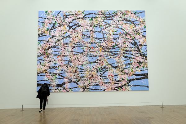 『ダミアン・ハースト　桜』国立新美術館にて開幕　巨大キャンバスに描かれた満開の桜でひと足早いお花見を