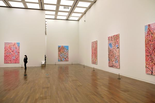 『ダミアン・ハースト　桜』国立新美術館にて開幕　巨大キャンバスに描かれた満開の桜でひと足早いお花見を