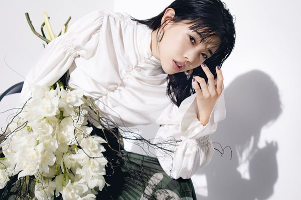 アイナ・ジ・エンド、3カ月連続リリース第2弾『DEAD HAPPY』収録詳細＆新ビジュアル公開