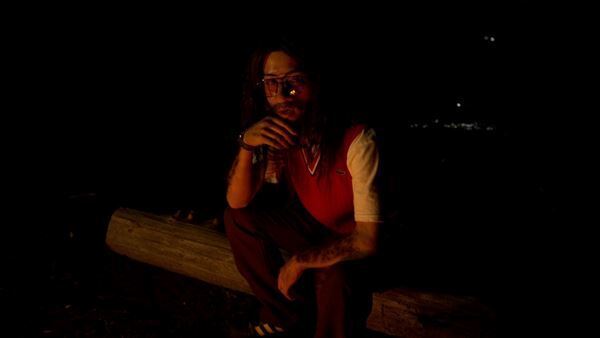 どんぐりず、本日発売『4EP2』より森が野人となって大自然を闊歩する「Woo」MV公開