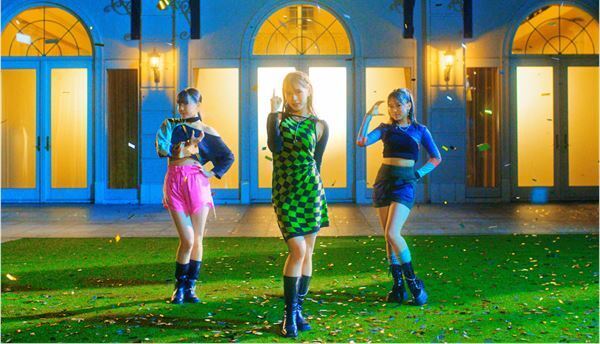 iScream、新曲「Catwalk」MVに片寄涼太がゲスト出演