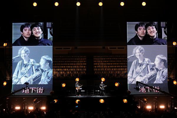 【ライブレポート】 ゆず、11年ぶりの日本武道館公演を皮切りにデビュー25周年記念イヤー突入！ ふたりだけの特別なステージで19曲を熱唱