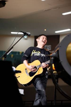 【ライブレポート】 ゆず、11年ぶりの日本武道館公演を皮切りにデビュー25周年記念イヤー突入！ ふたりだけの特別なステージで19曲を熱唱