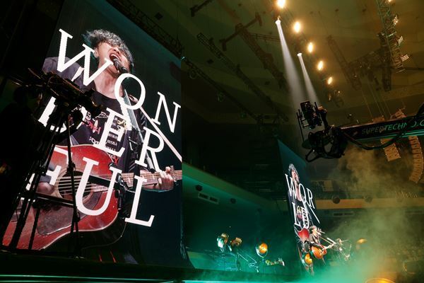 【ライブレポート】 ゆず、11年ぶりの日本武道館公演を皮切りにデビュー25周年記念イヤー突入！ ふたりだけの特別なステージで19曲を熱唱