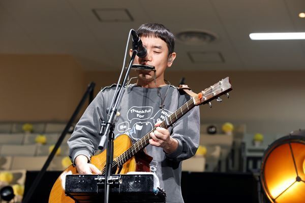 【ライブレポート】 ゆず、11年ぶりの日本武道館公演を皮切りにデビュー25周年記念イヤー突入！ ふたりだけの特別なステージで19曲を熱唱