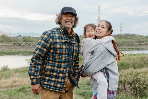 AI、新曲「パパへ」MV公開　友情出演の眞木蔵人が監督も務める